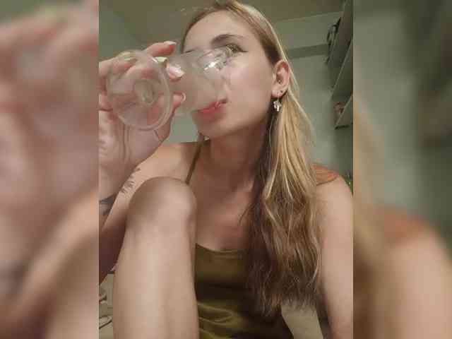 MilkyGirl webcam