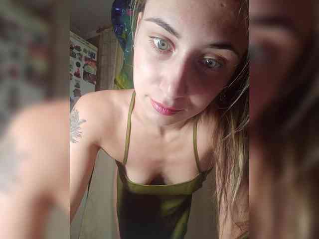 MilkyGirl webcam