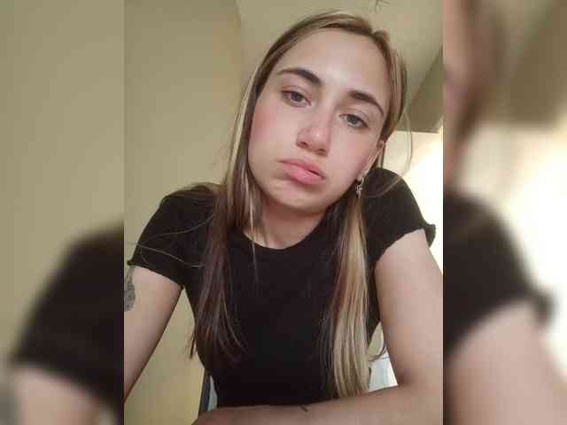 MilkyGirl webcam