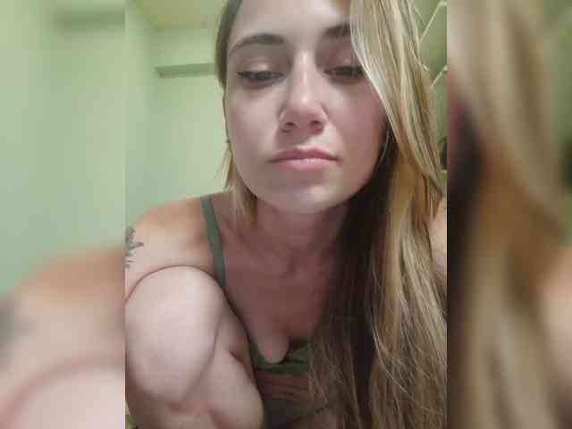 MilkyGirl webcam
