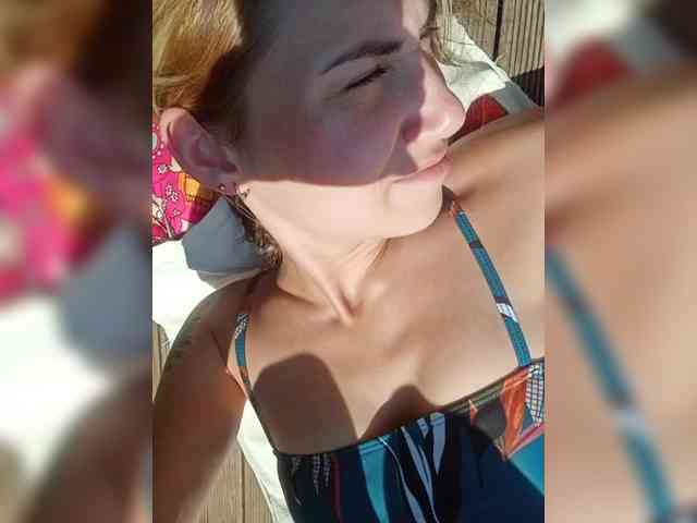 MilkyGirl webcam