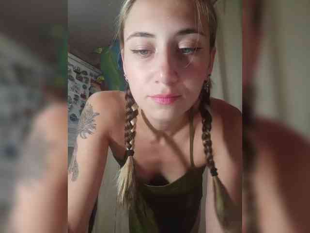 MilkyGirl webcam