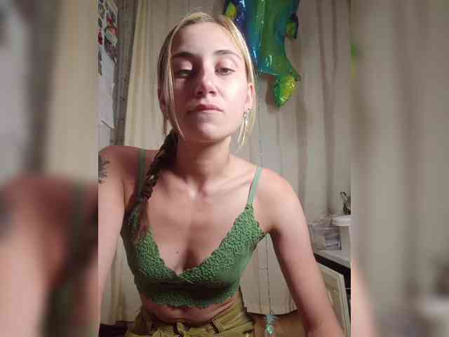 MilkyGirl webcam