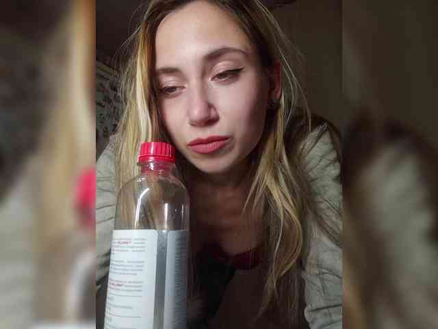 MilkyGirl webcam