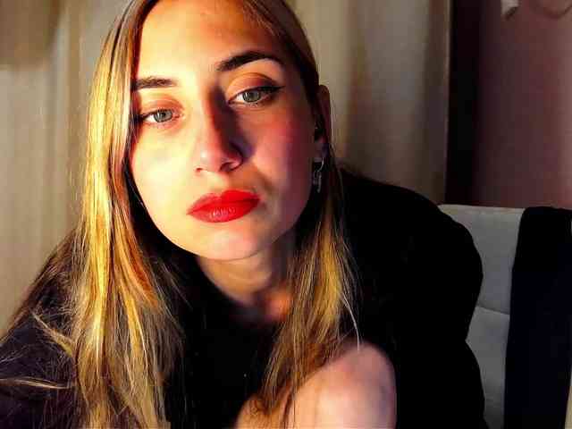 MilkyGirl webcam