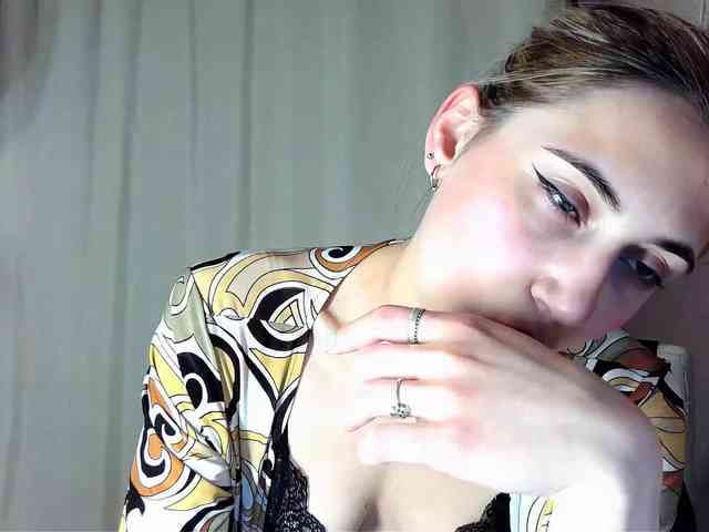 MilkyGirl webcam