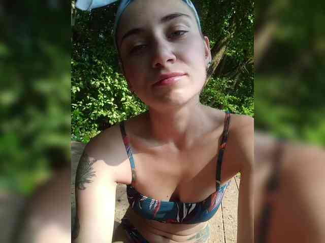 MilkyGirl webcam
