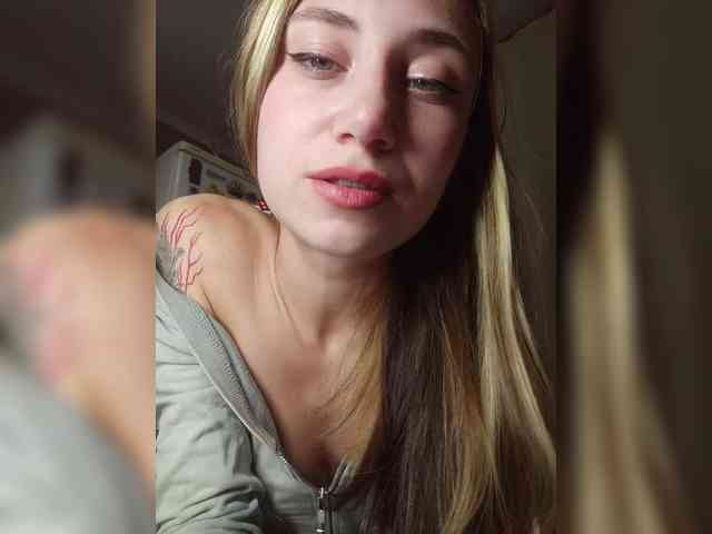 MilkyGirl webcam