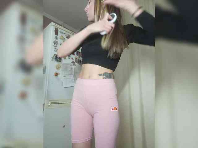 MilkyGirl webcam