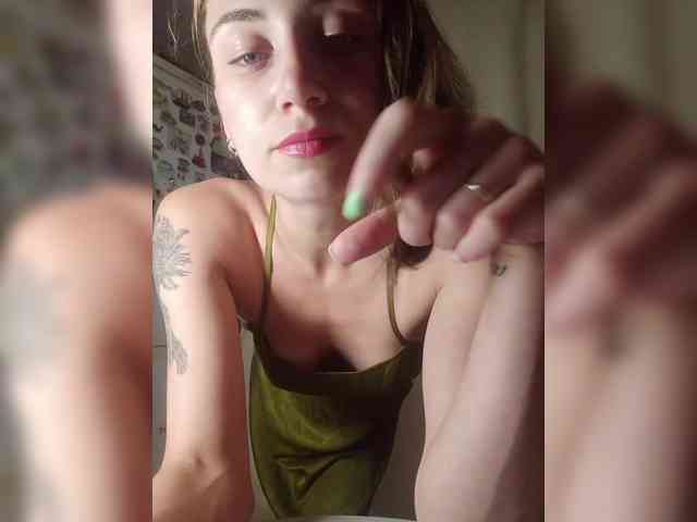 MilkyGirl webcam