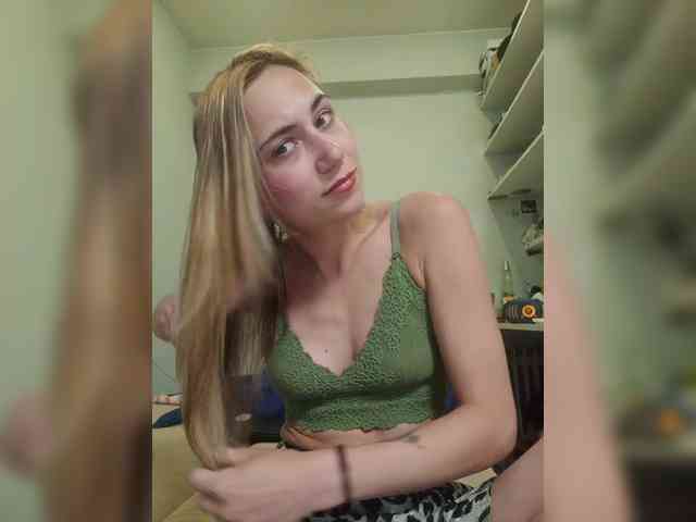 MilkyGirl webcam