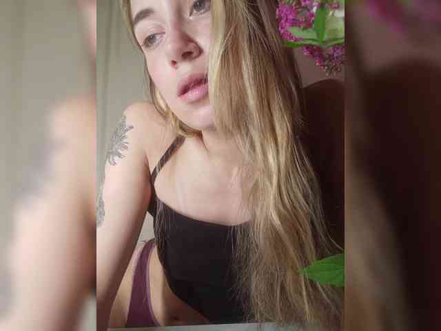 MilkyGirl webcam
