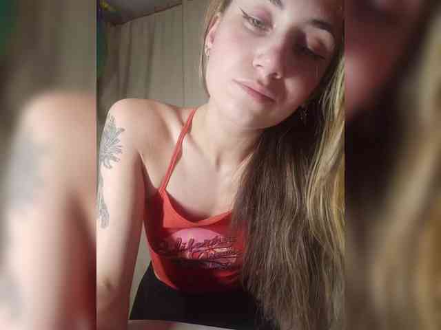 MilkyGirl webcam