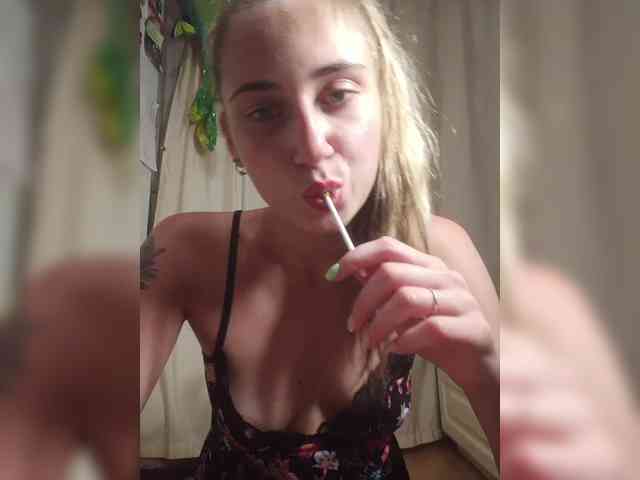 MilkyGirl webcam