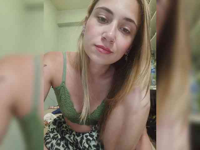 MilkyGirl webcam