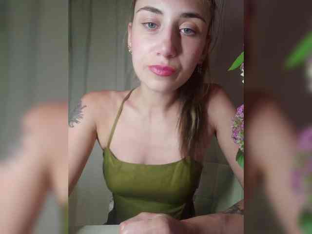 MilkyGirl webcam