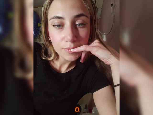MilkyGirl webcam