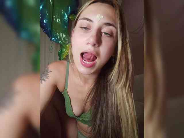 MilkyGirl webcam