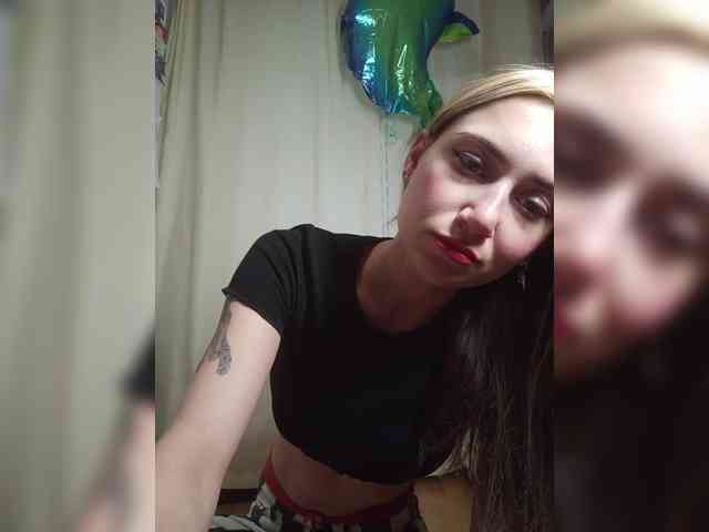 MilkyGirl webcam