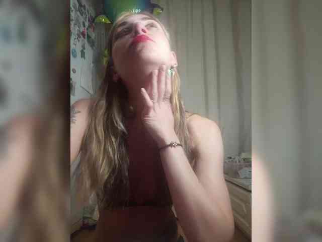 MilkyGirl webcam