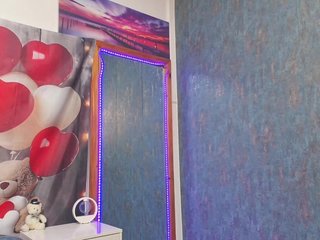 EmaLowe Porn Show