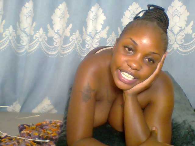 Prettydarksin webcam