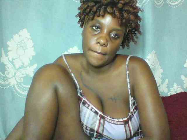 Prettydarksin webcam