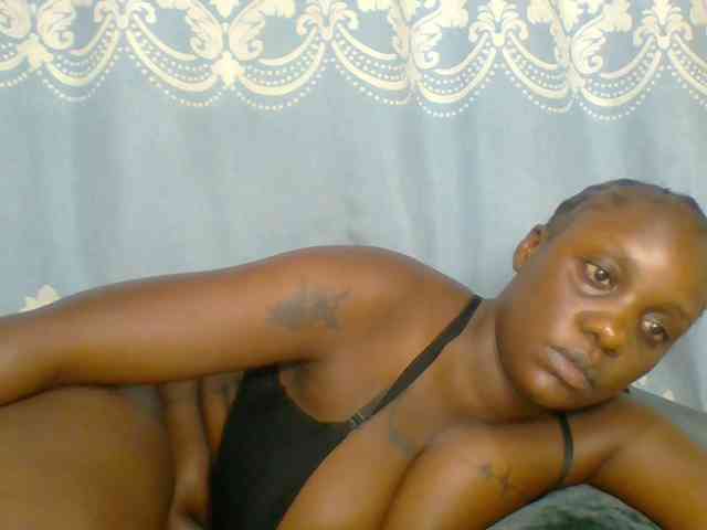 Prettydarksin webcam