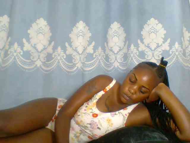 Prettydarksin webcam