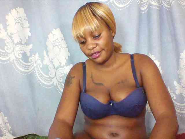Prettydarksin webcam