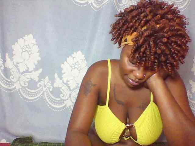 Prettydarksin webcam