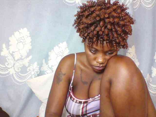 Prettydarksin webcam