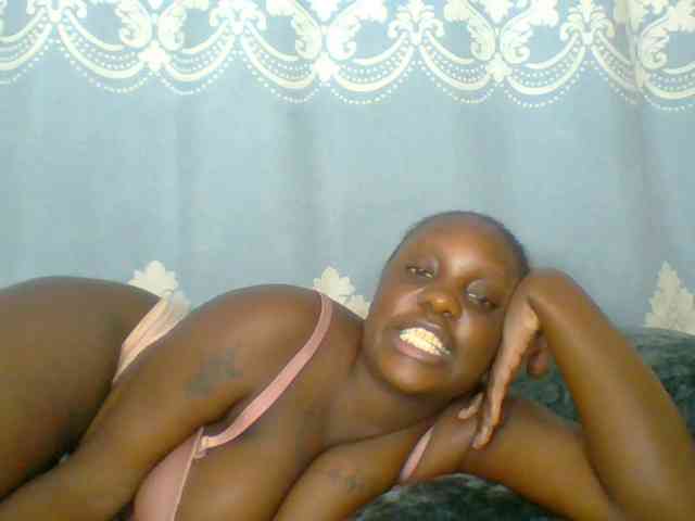 Prettydarksin webcam