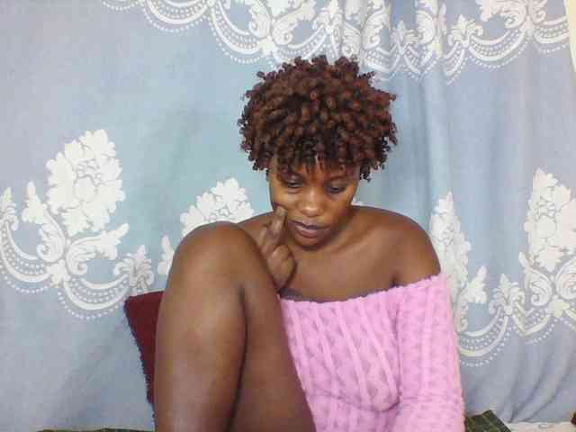 Prettydarksin webcam