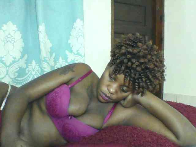 Prettydarksin webcam