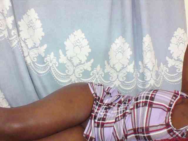Prettydarksin webcam