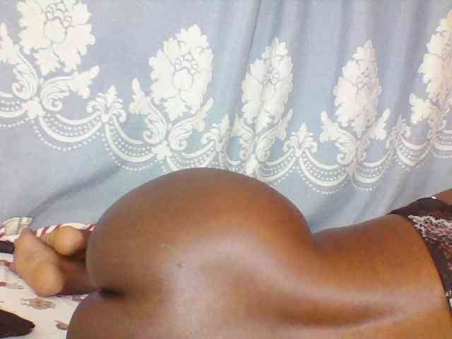 Prettydarksin webcam