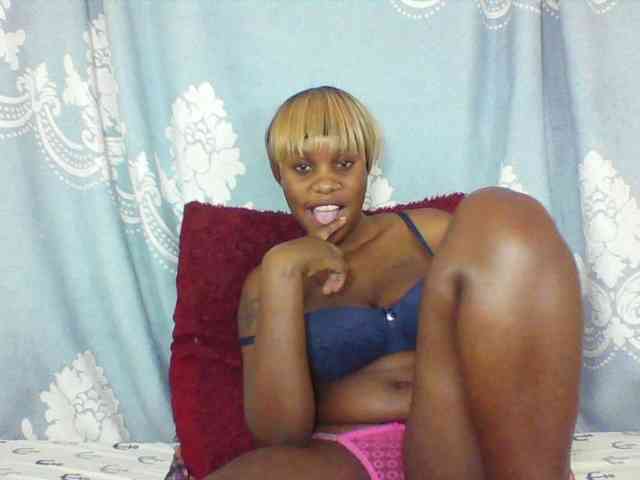 Prettydarksin webcam