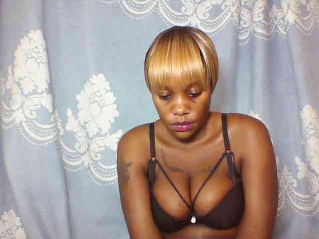 Prettydarksin webcam