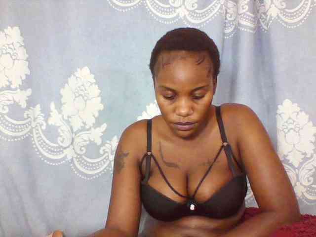 Prettydarksin webcam