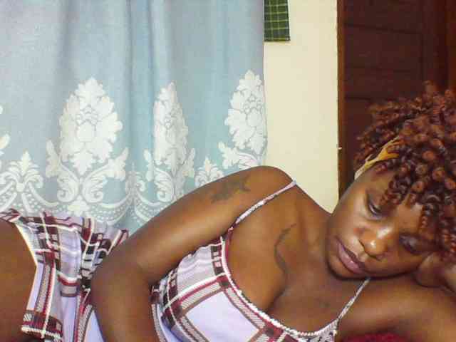 Prettydarksin webcam