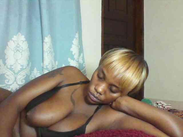 Prettydarksin webcam