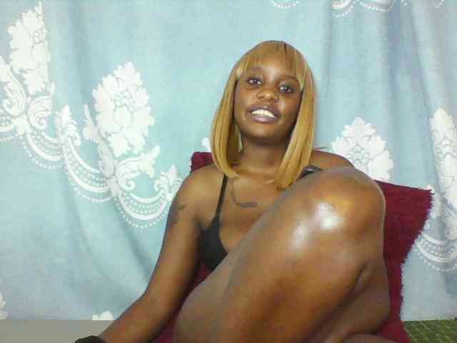 Prettydarksin webcam