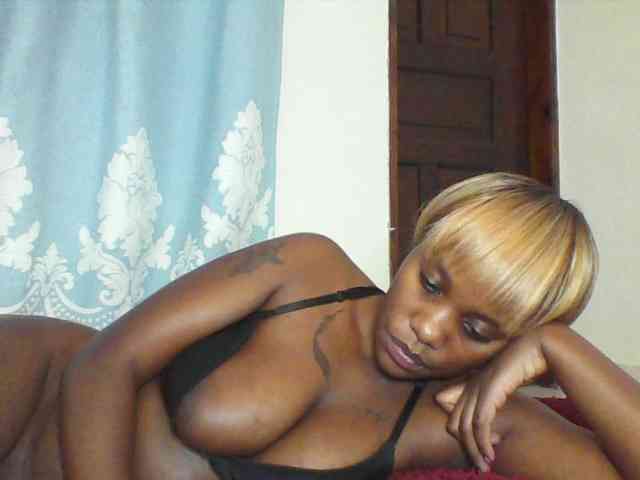 Prettydarksin webcam