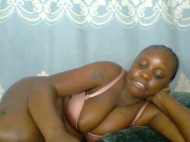 Prettydarksin webcam