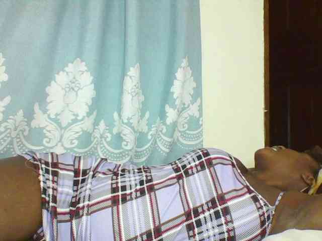 Prettydarksin webcam
