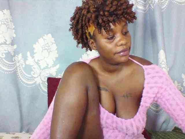 Prettydarksin webcam