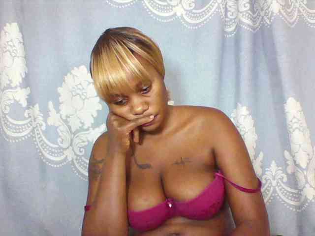 Prettydarksin webcam