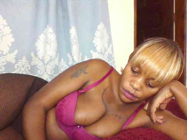 Prettydarksin webcam