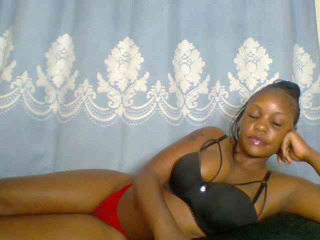 Prettydarksin webcam